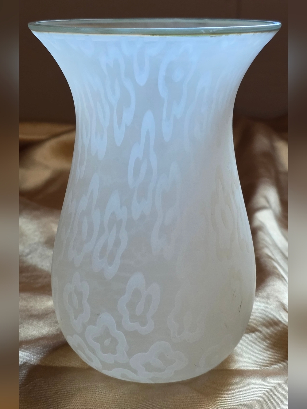 Elegant White Floral Pattern Frosted Glass Vase